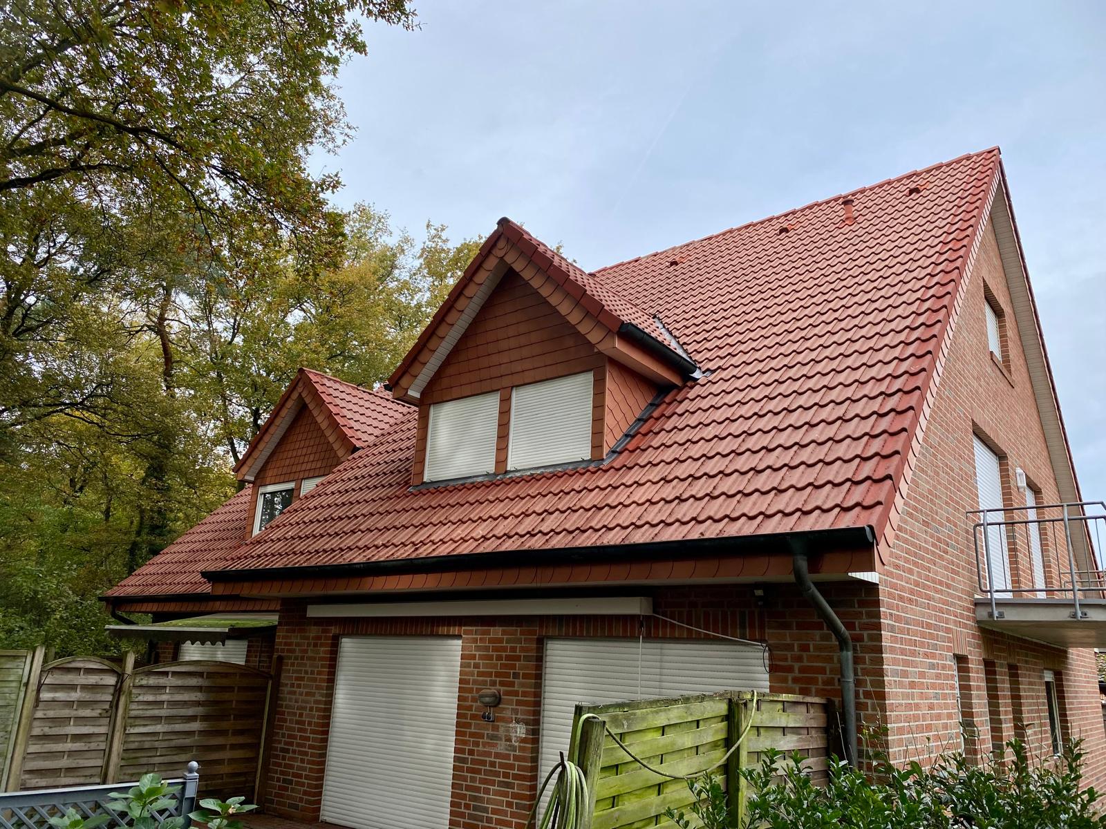 Dachreinigung Lohne Nachher: Das gereinigte Dach in neuem Glanz.